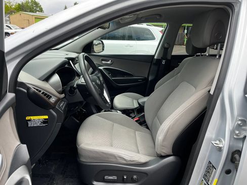 Used 2017 Hyundai Santa Fe SE AWD/4WD image 9
