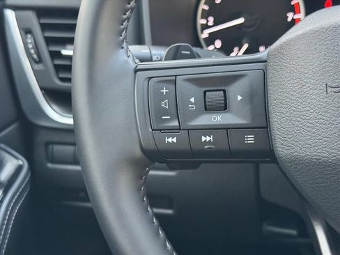 Certified 2025 Nissan Rogue SV FWD image 18