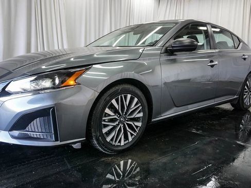 Used 2024 Nissan Altima 2.5 SV image 4