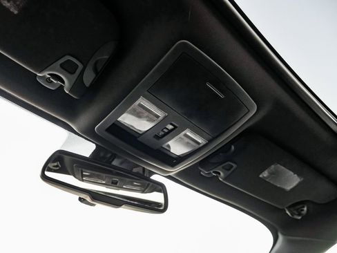 Used 2015 Dodge Challenger SRT w/ Technology Group image 22