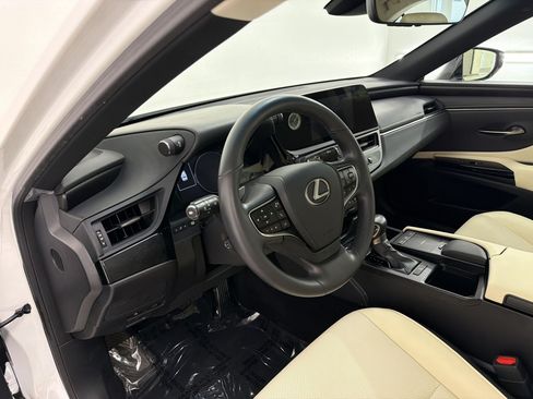 Used 2022 Lexus ES 350 w/ Premium Package FWD image 4