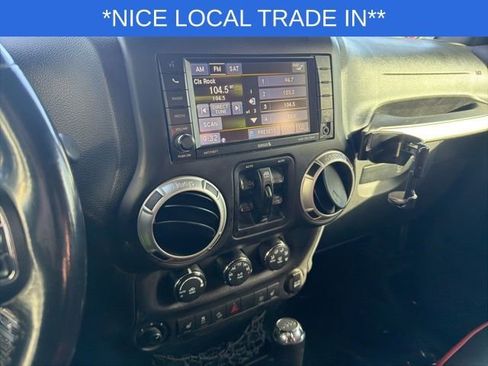 Used 2017 Jeep Wrangler Unlimited Sahara w/ Connectivity Group image 27