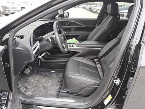 Used 2025 Cadillac Lyriq Luxury AWD/4WD image 4
