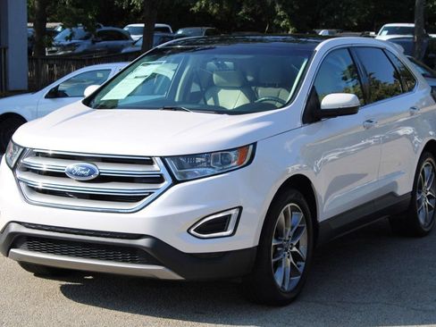 Used 2018 Ford Edge Titanium w/ Equipment Group 301A FWD image 3