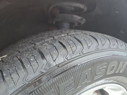 Used 2024 Chrysler Pacifica Touring-L FWD image 28