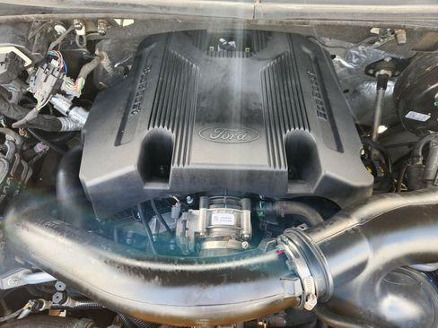 Used 2018 Ford F150 Lariat w/ Equipment Group 502A Luxury AWD/4WD image 32