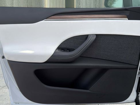 Used 2023 Tesla Model X image 22