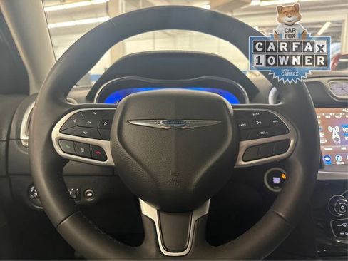 Used 2022 Chrysler 300 Touring image 21