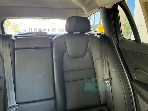 Used 2025 Volvo V60 B5 Cross Country Plus image 37