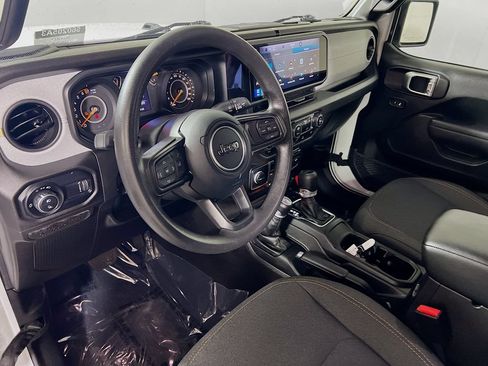 Used 2024 Jeep Gladiator Sport AWD/4WD image 9