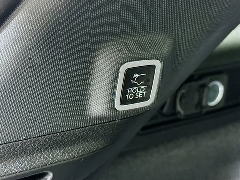 Used 2022 Jeep Grand Cherokee Overland image 32