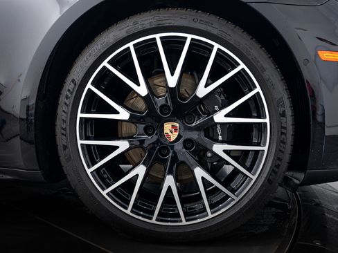 Certified 2024 Porsche Panamera 4 image 11