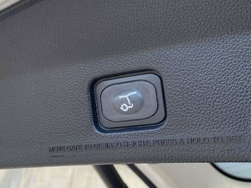 Used 2019 Ford Explorer Limited w/ Limited Luxury Package AWD/4WD image 21
