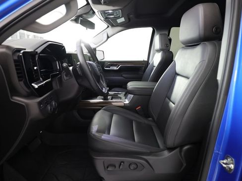 Used 2025 Chevrolet Silverado 1500 LT Trail Boss w/ LT Trail Boss Premium Package AWD/4WD image 16