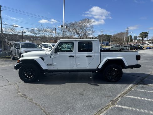 Used 2025 Jeep Gladiator Sport image 7