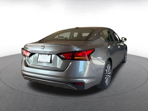 Used 2025 Nissan Altima 2.5 SV FWD image 14