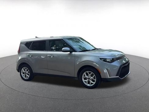 Used 2025 Kia Soul LX w/ LX Technology Package image 2