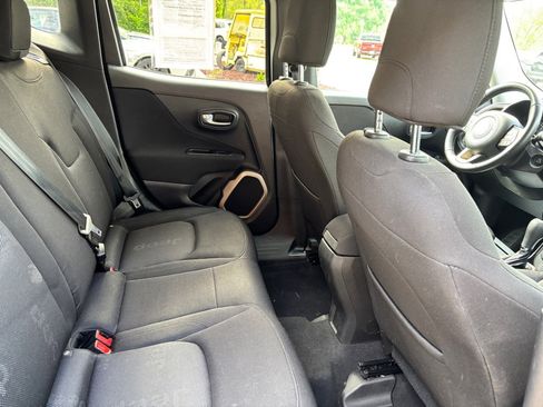 Used 2016 Jeep Renegade Latitude AWD/4WD image 11