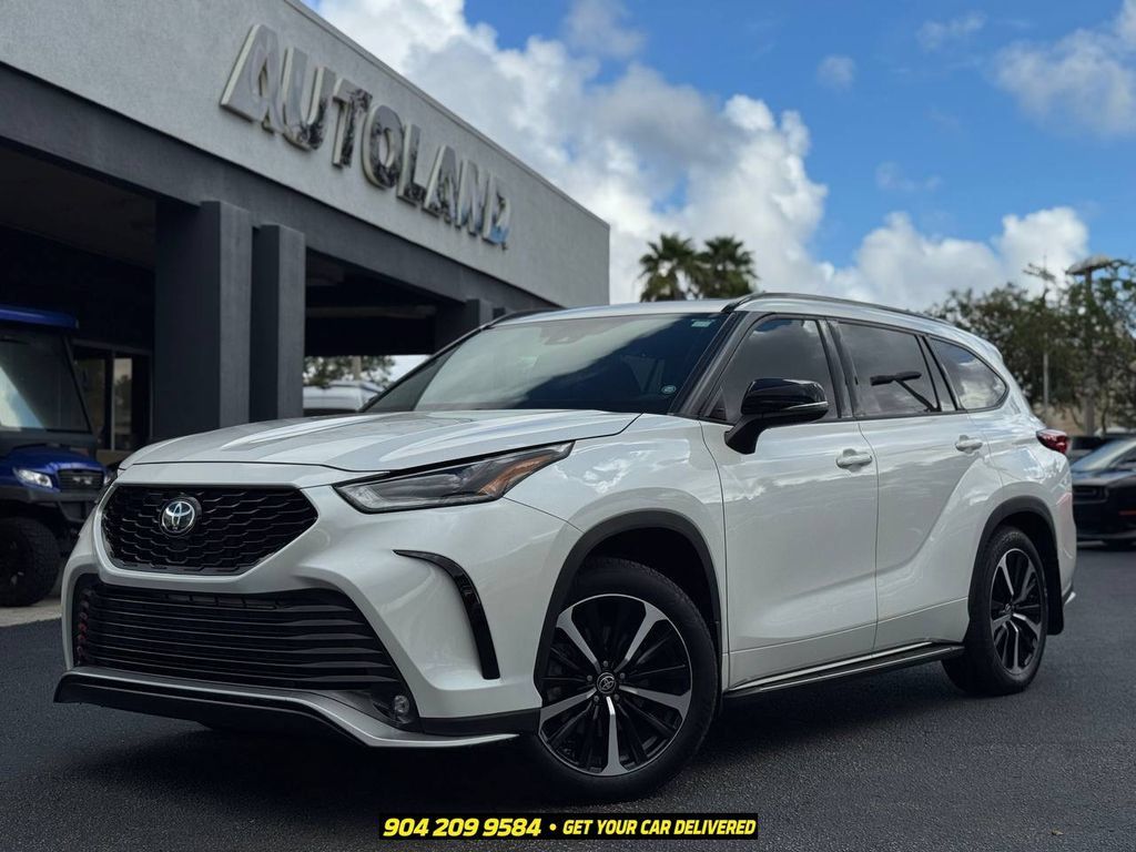 Used 2021 Toyota Highlander XSE FWD image 1
