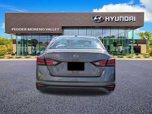 Used 2025 Nissan Altima 2.5 SV FWD image 4