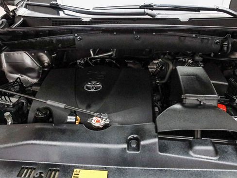 Used 2018 Toyota Highlander XLE image 28
