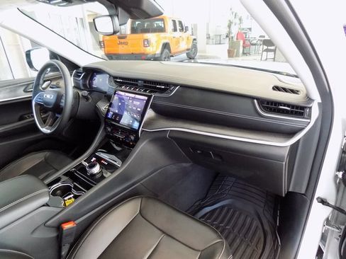 Certified 2023 Jeep Grand Cherokee Limited w/ Black Appearance Package image 21