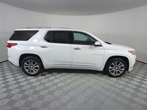 Used 2018 Chevrolet Traverse Premier w/ Driver Confidence II Package FWD image 4