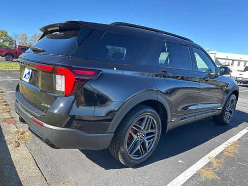 New 2026 Ford Explorer ST-Line w/ ST-Line Street Pack image 4