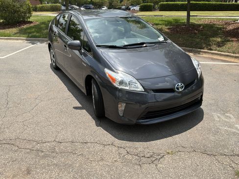 Used 2014 Toyota Prius Four FWD image 2