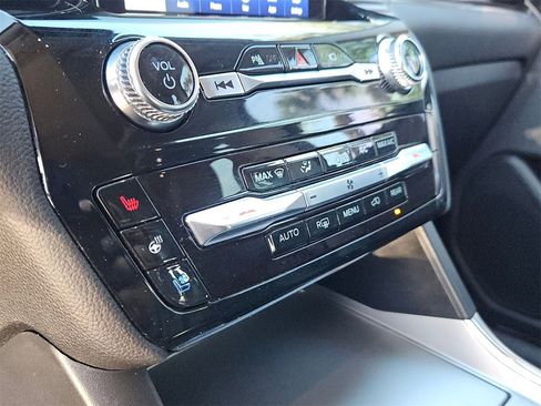 Used 2023 Ford Explorer Limited w/ Limited Technology Package image 17