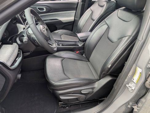 Used 2023 Jeep Compass Latitude w/ Sun and Sound Group image 17