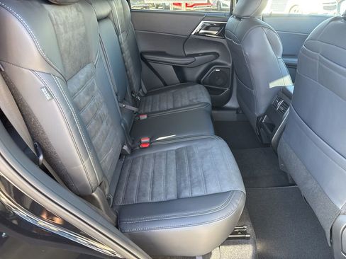 New 2026 Mitsubishi Outlander SE FWD image 25