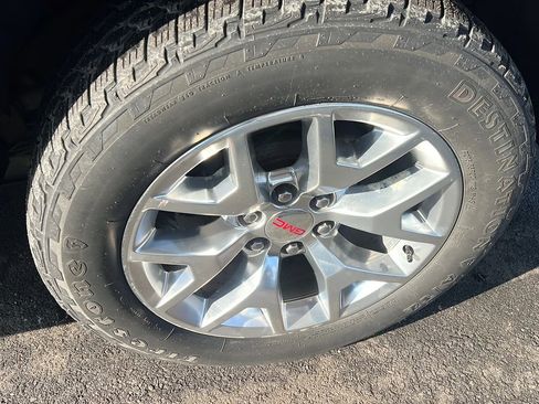 Used 2017 GMC Yukon SLE w/ SLE Value Package image 15