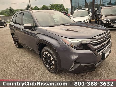 Used 2025 Subaru Forester Premium AWD/4WD image 2