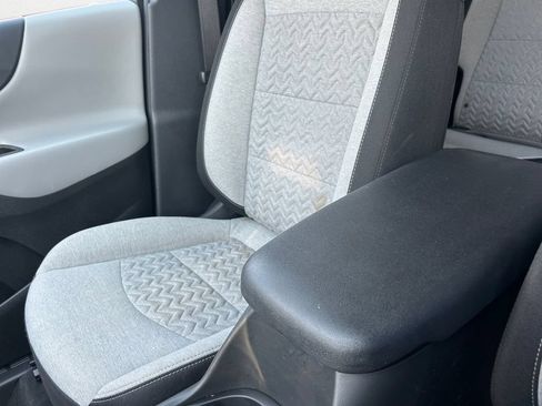 Used 2023 Chevrolet Equinox LT w/ Driver Convenience Package FWD image 11