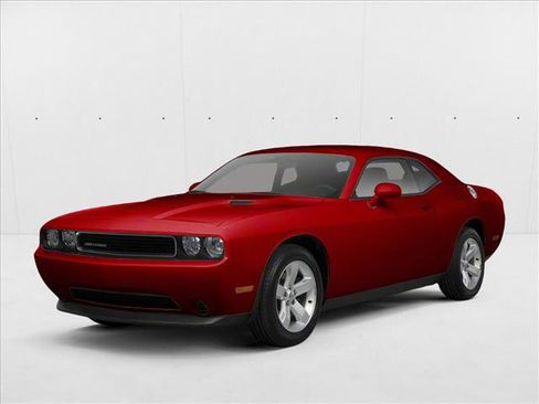 Used 2012 Dodge Challenger R/T RWD image 1