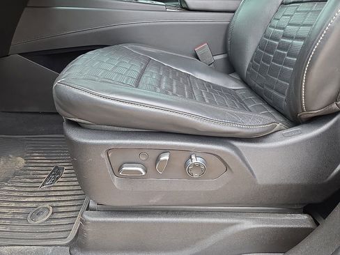 Used 2021 Cadillac Escalade Sport Platinum AWD/4WD image 23