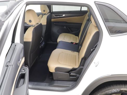 New 2026 Volkswagen Atlas Cross Sport SEL R-Line image 15