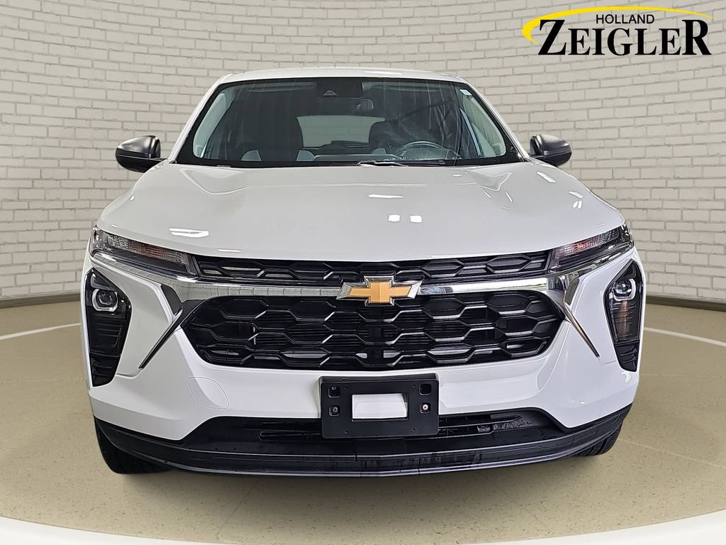 Used 2024 Chevrolet Trax LS FWD image 2