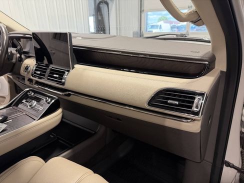 Used 2022 Lincoln Navigator L Reserve AWD/4WD image 8