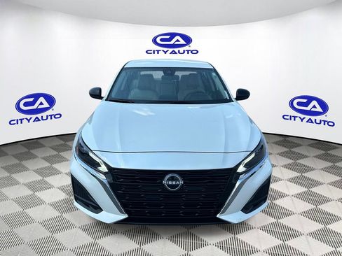 Used 2025 Nissan Altima 2.5 SV FWD image 10