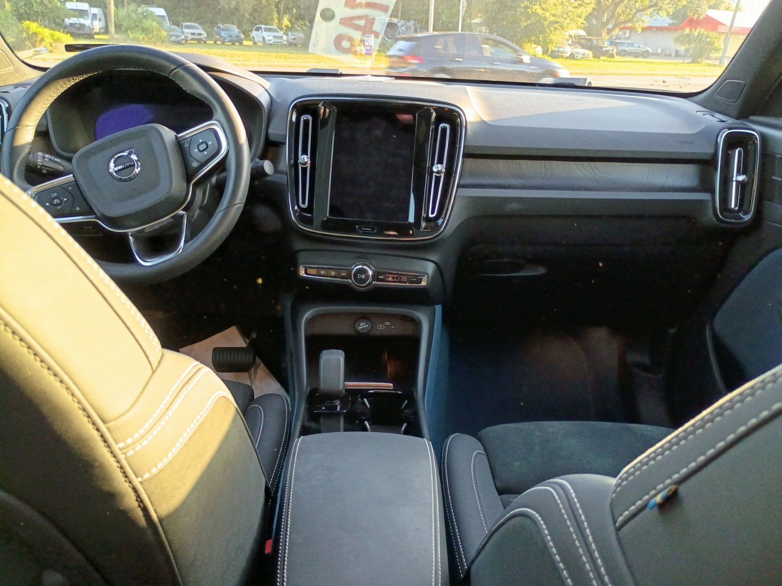 Certified 2022 Volvo C40 P8 Recharge Ultimate AWD/4WD image 7