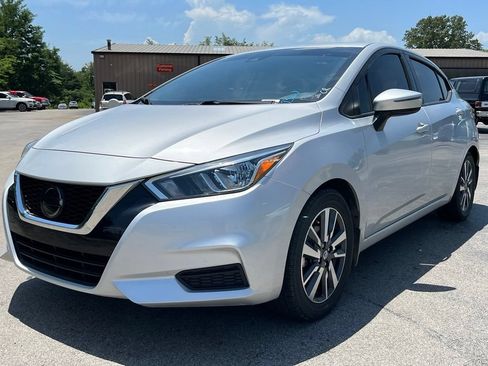 Used 2020 Nissan Versa SV FWD image 4