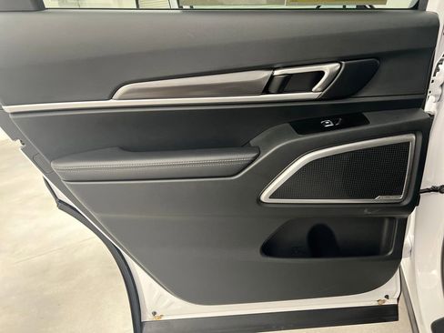 Used 2025 Kia Telluride S FWD image 16