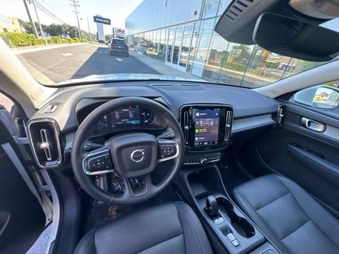 Certified 2025 Volvo XC40 B5 Core AWD/4WD image 21