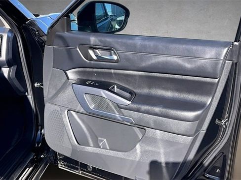 Used 2023 Nissan Pathfinder SL w/ Lighting Package (N92) image 18