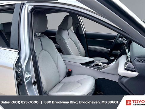 Used 2024 Toyota Camry XLE w/ Cold Weather Package FWD image 6