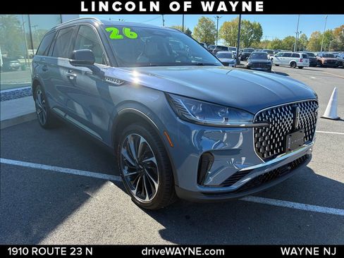 Used 2026 Lincoln Aviator Reserve AWD/4WD image 9