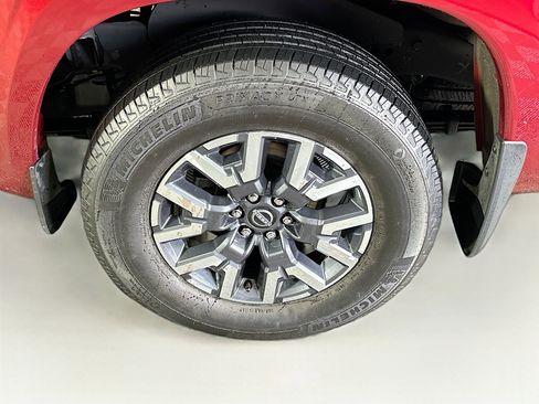 Used 2024 Nissan Frontier SL image 11