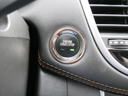 Certified 2022 Chevrolet Trax LT w/ Midnight Edition image 25